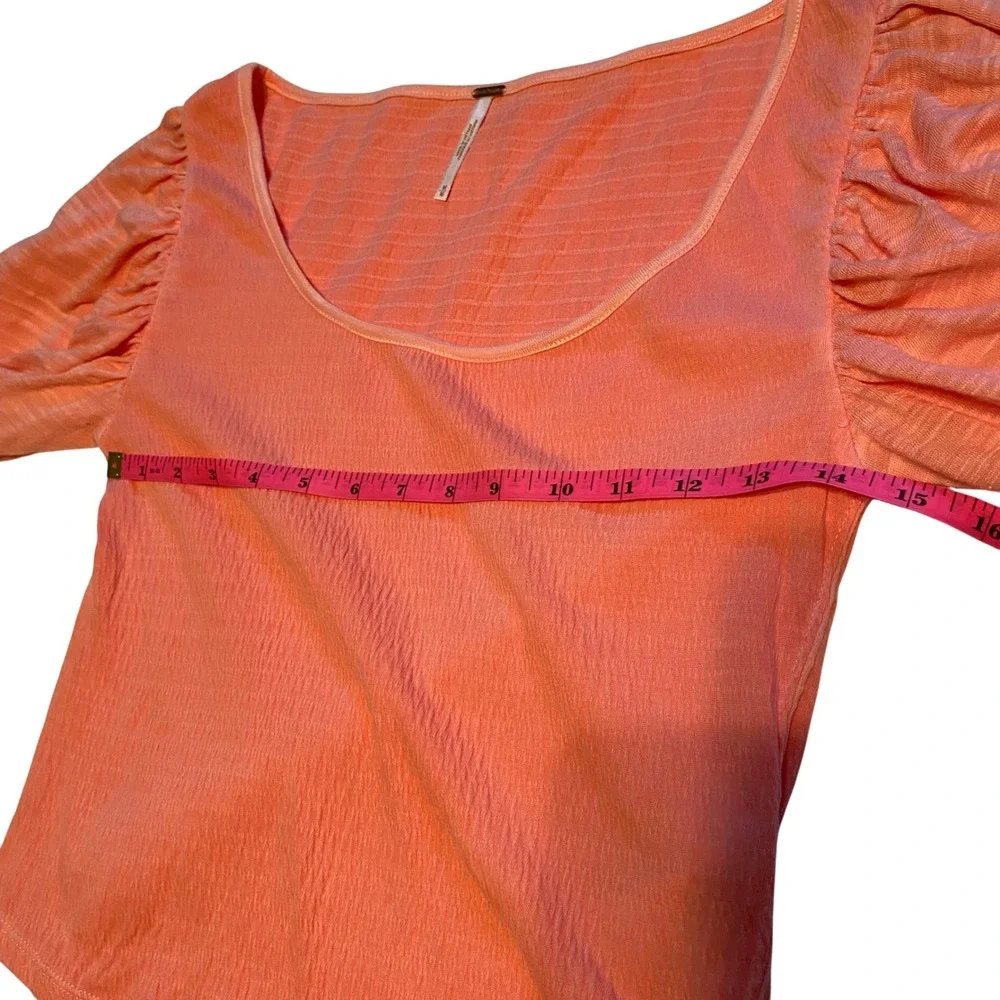 Free People Smocked Puff Sleeve Crop Top Coral Textured Scoop Neck Size M‎
